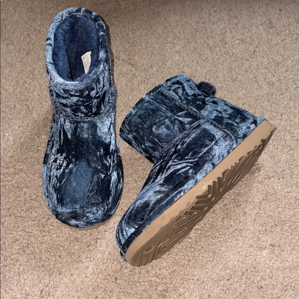 UGG Short Crushed Velvet Boot